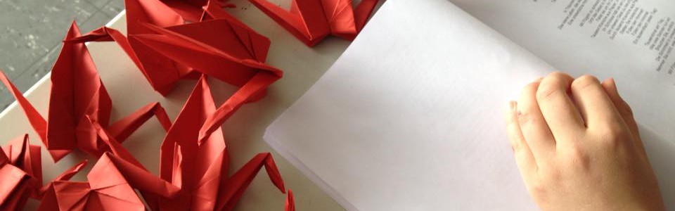 Sandra ist Lehrerin und hat mir Ihrer Klasse 1116 Papierkraniche gefaltet